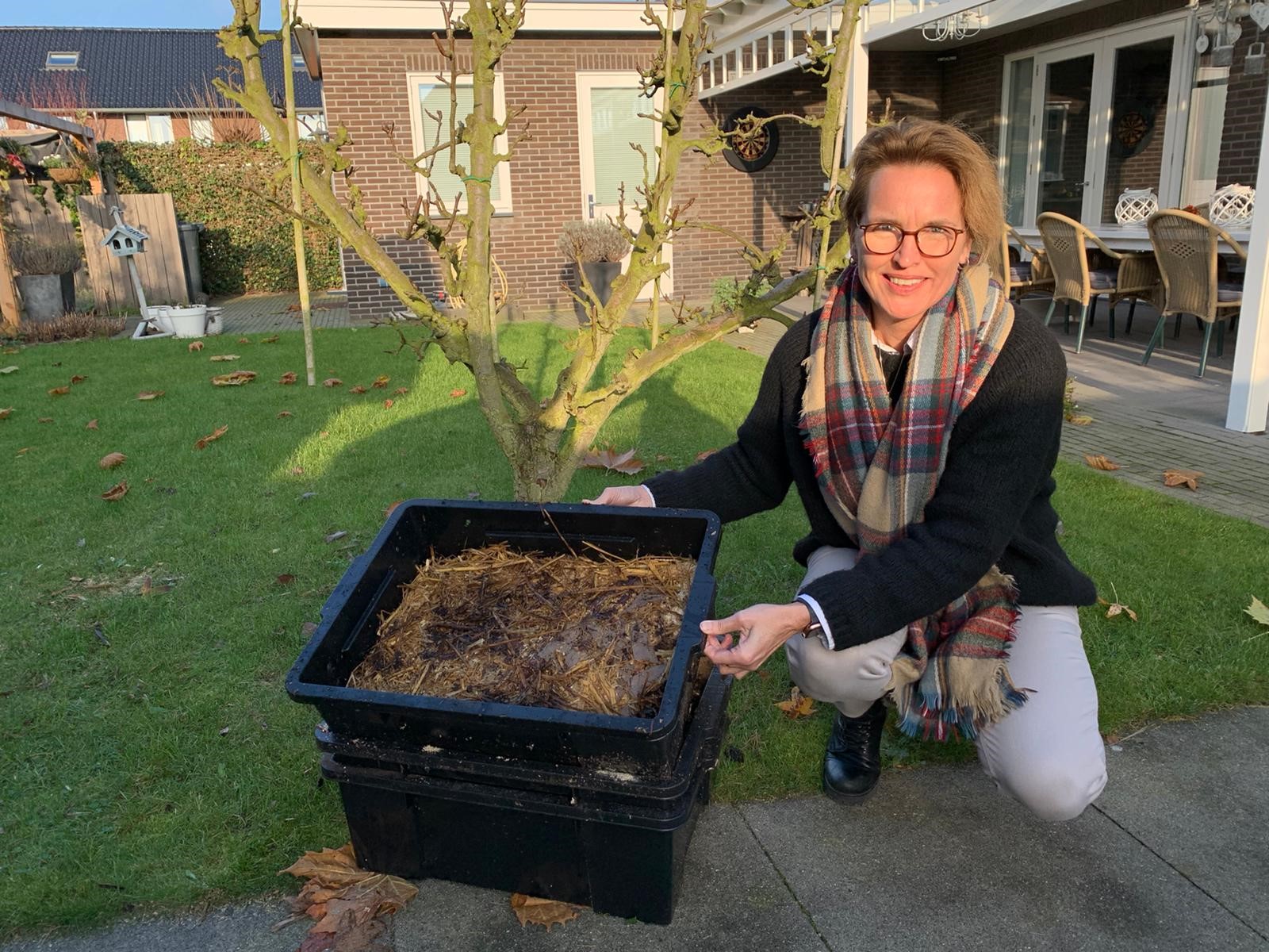 Ilonka met haar wormenhotel